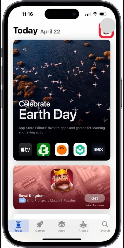 باز کردن App Store و انتخاب تصویر پروفایل در آیفون